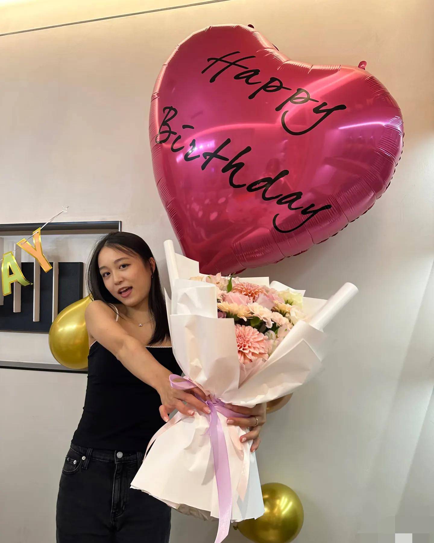 身着简约黑, 出游 身着简约黑, 出游